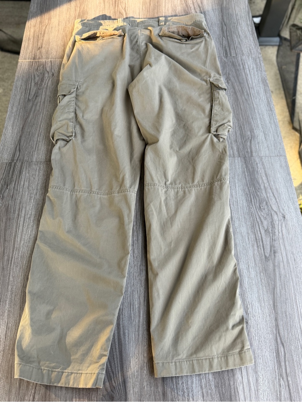 Abercrombie & Fitch Loose Fit Cargo Pants Mens 34 x 34 Tan Khaki Baggy Utility - Picture 3 of 14